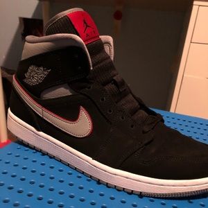 Air Jordan 1 mid